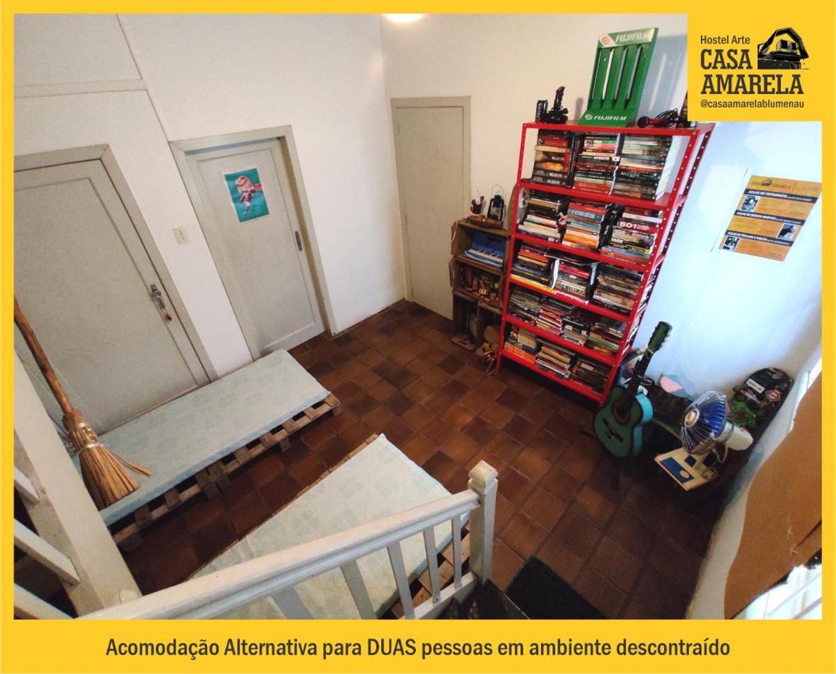 Хостел Casa Amarela Blumenau Hospedagem Alternativa Экстерьер фото